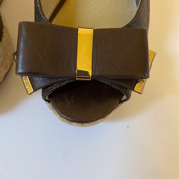 Michael Kors logo peep toe wedge - Picture 4 of 11